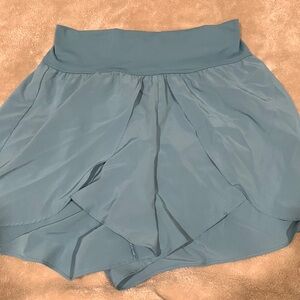 Halara size medium exercise short with rear pocket